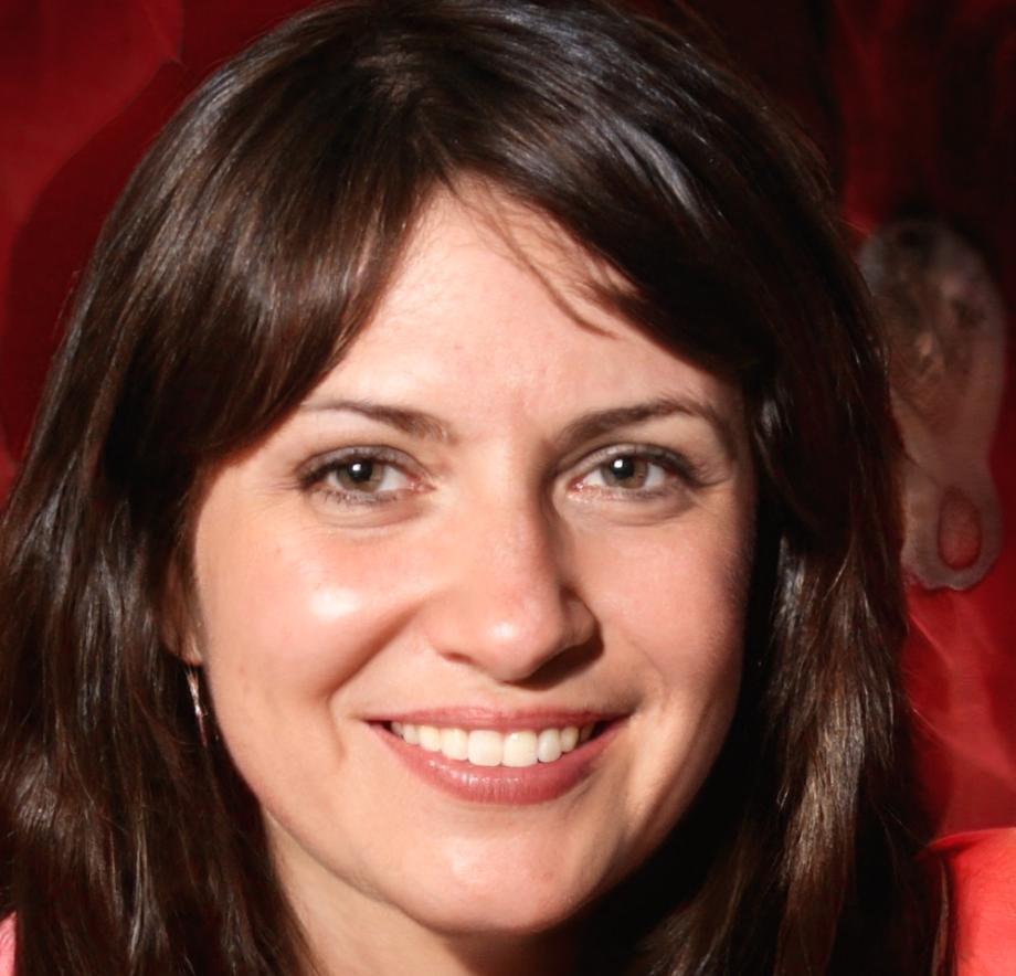 Retrato profissional de Carla Ferreira, Diretora Financeira